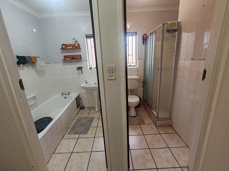 5 Bedroom Property for Sale in Vredenburg Western Cape